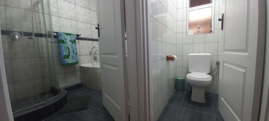 5 Bedroom Property for Sale in Belgravia Western Cape
